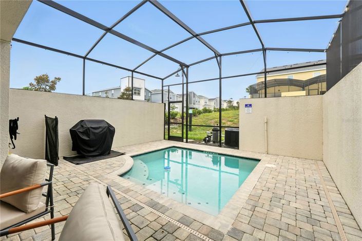 Image No.42-6 Bed Townhouse for sale