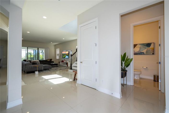 Image No.10-6 Bed Property for sale