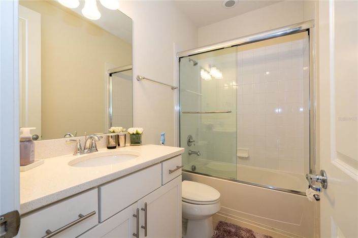 Image No.28-6 Bed Property for sale