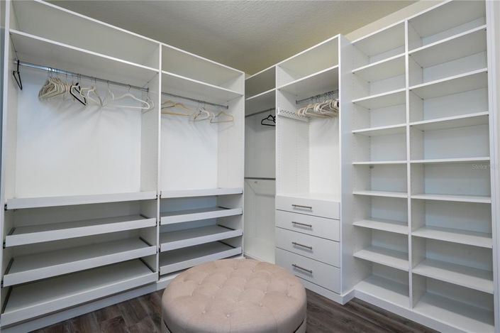Image No.44-6 Bed Property for sale