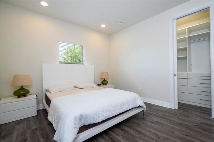 Image No.51-6 Bed Property for sale