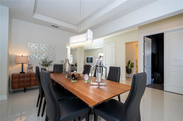 Image No.8-6 Bed Property for sale