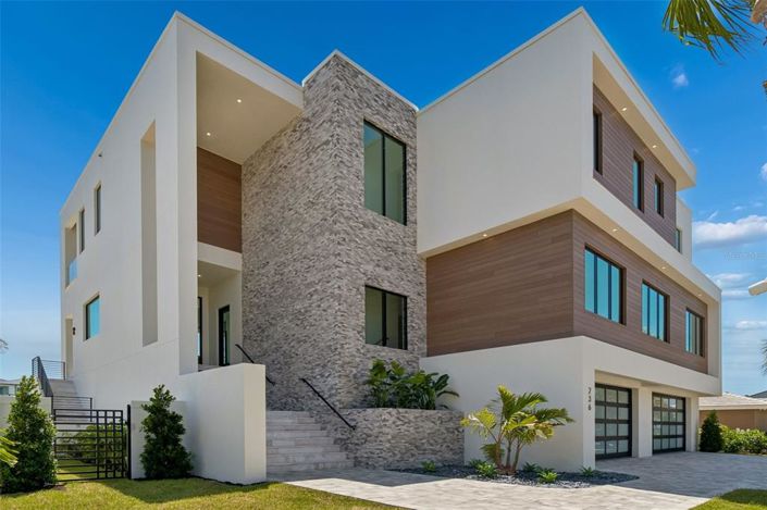 Image No.2-5 Bed Property for sale