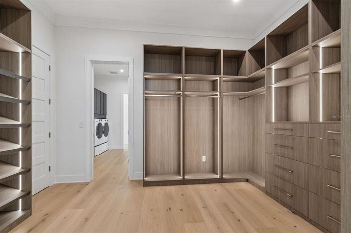 Image No.40-5 Bed Property for sale