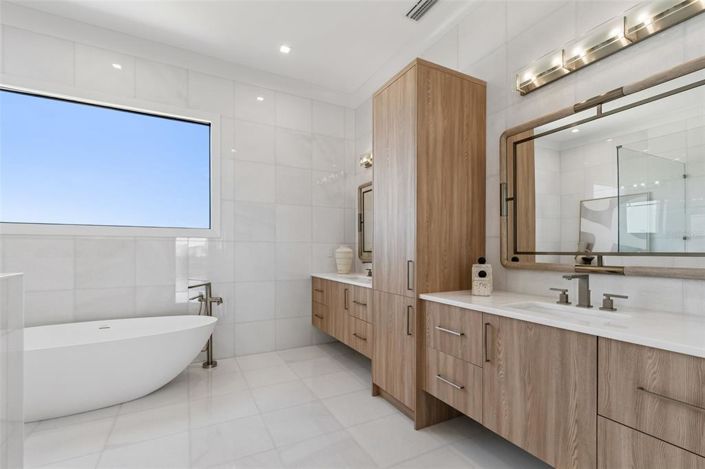 Image No.41-5 Bed Property for sale