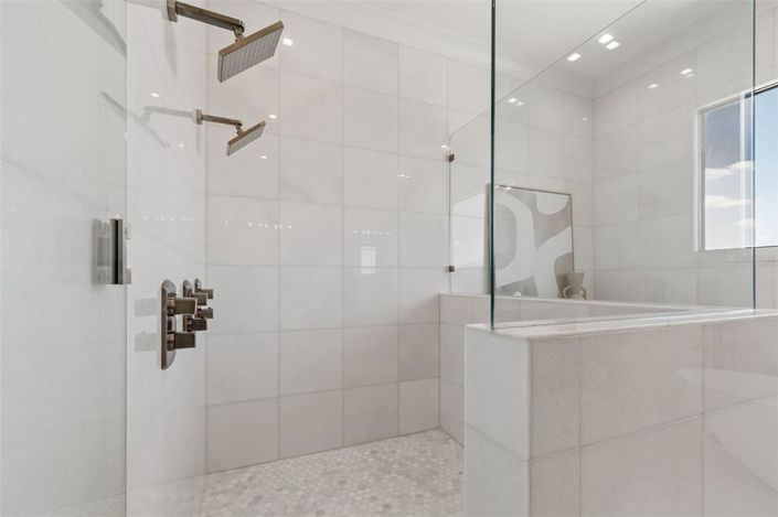 Image No.45-5 Bed Property for sale