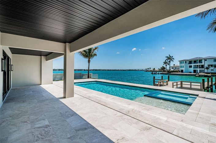 Image No.55-5 Bed Property for sale