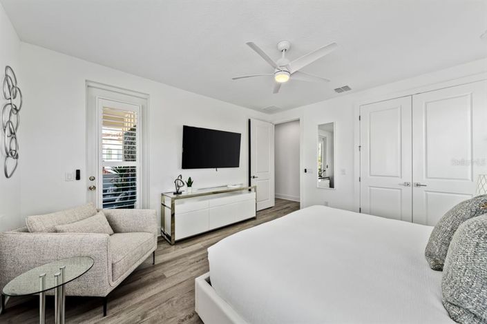 Image No.51-10 Bed Property for sale