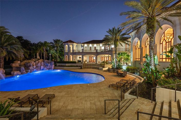 Image No.7-7 Bed Property for sale