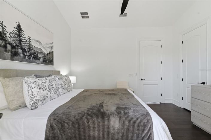Image No.36-5 Bed Property for sale
