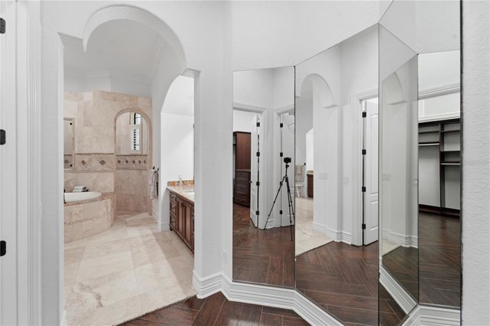 Image No.48-5 Bed Property for sale