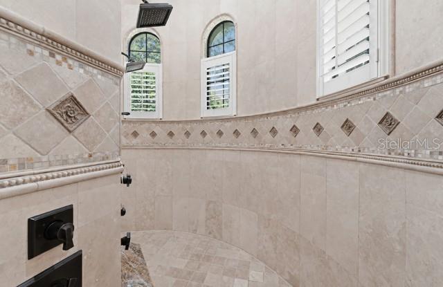 Image No.50-5 Bed Property for sale