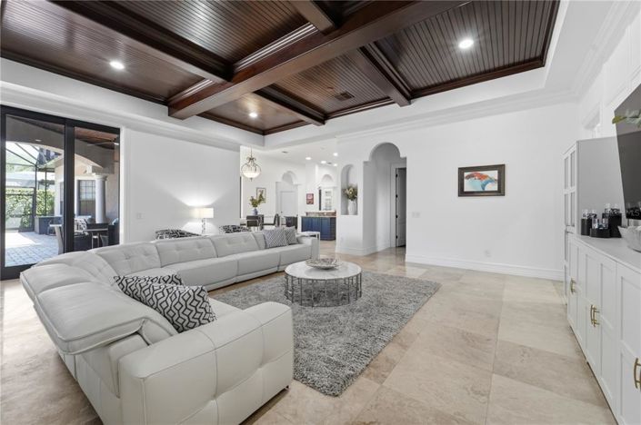Image No.7-5 Bed Property for sale
