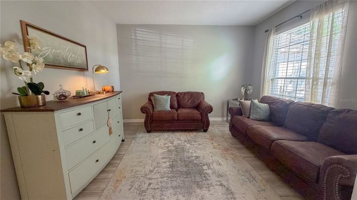 Image No.2-5 Bed Property for sale