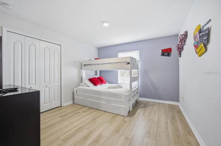 Image No.21-5 Bed Townhouse for sale