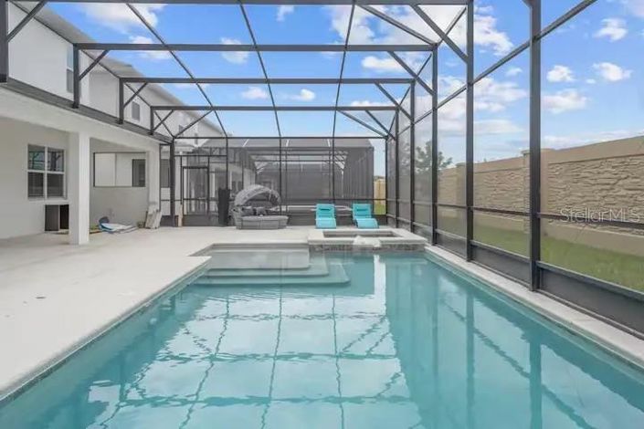 Image No.3-15 Bed Property for sale