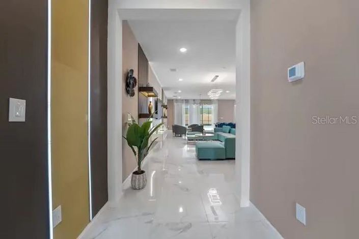 Image No.4-15 Bed Property for sale