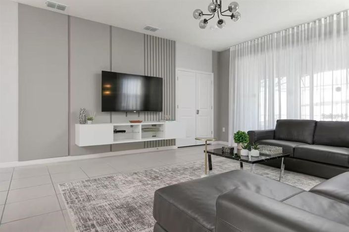 Image No.2-7 Bed Property for sale