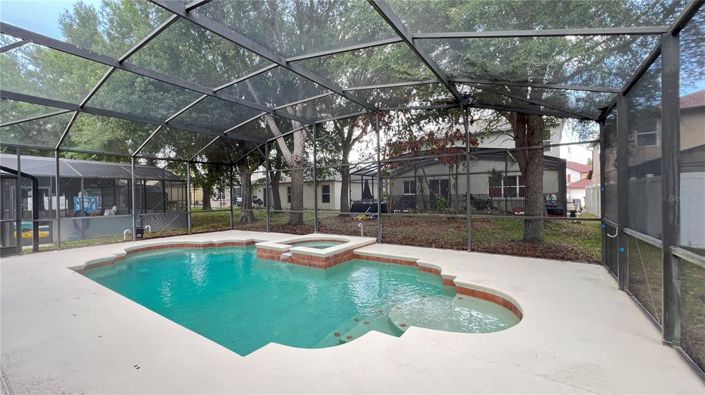 Image No.44-6 Bed Property for sale