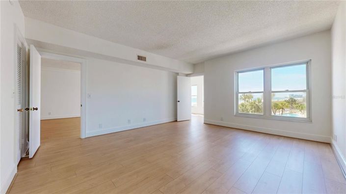 Image No.35-2 Bed Property for sale