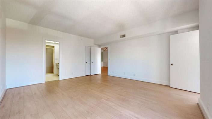 Image No.36-2 Bed Property for sale