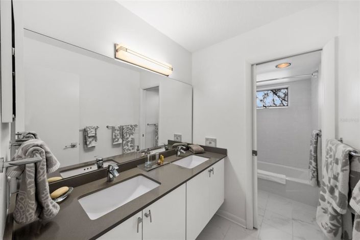 Image No.36-3 Bed Property for sale