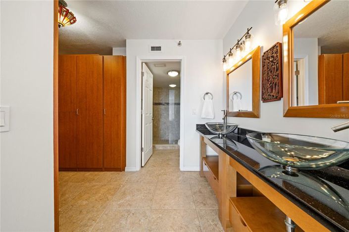 Image No.10-2 Bed Property for sale