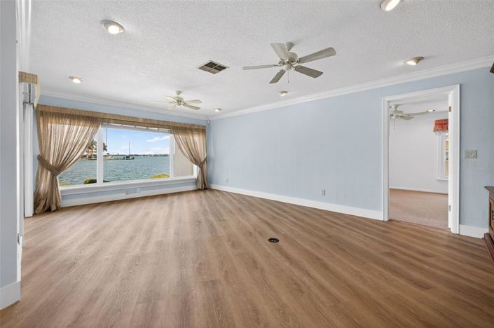 Image No.7-4 Bed Property for sale