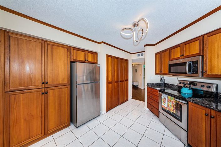 Image No.10-2 Bed Property for sale