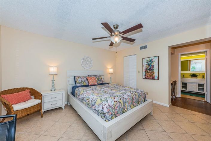 Image No.20-2 Bed Property for sale