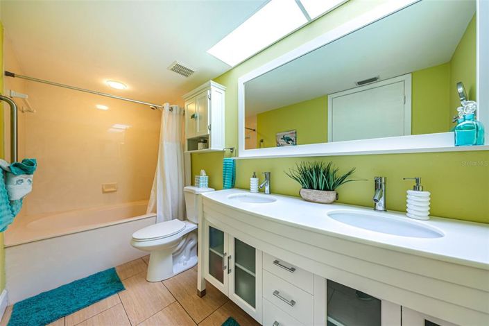 Image No.25-2 Bed Property for sale