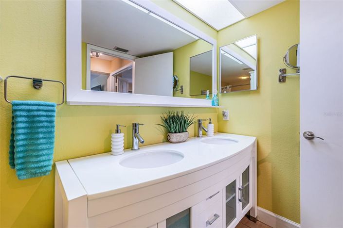 Image No.26-2 Bed Property for sale
