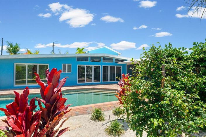Image No.43-4 Bed Property for sale