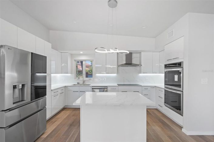 Image No.6-4 Bed Property for sale