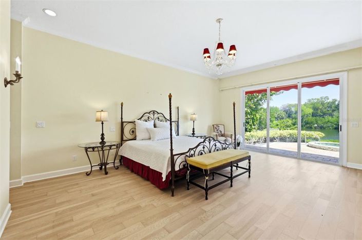 Image No.14-4 Bed Property for sale
