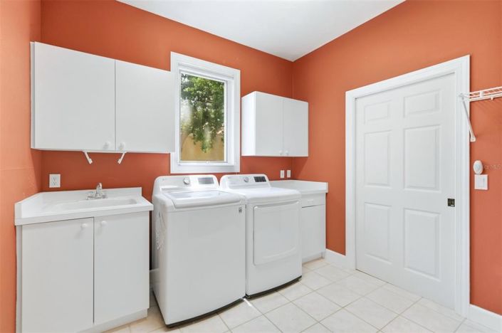Image No.30-4 Bed Property for sale