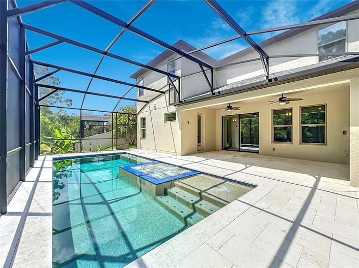 Image No.10-6 Bed Property for sale
