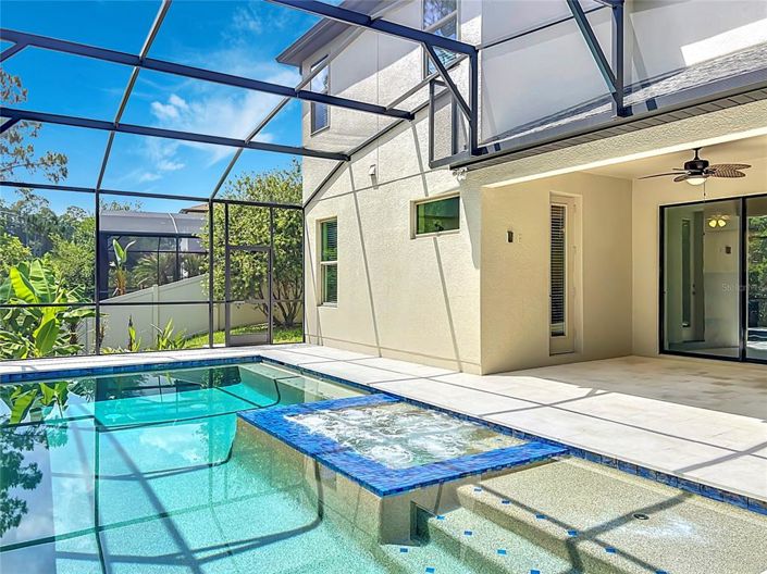 Image No.12-6 Bed Property for sale