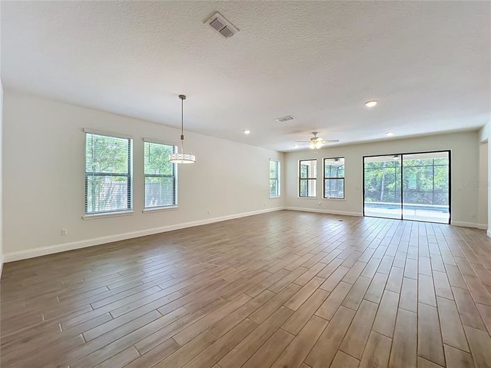 Image No.23-6 Bed Property for sale