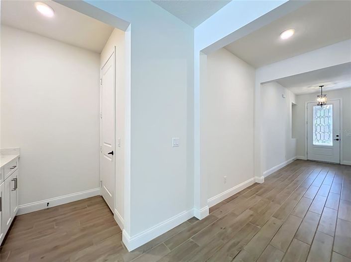 Image No.25-6 Bed Property for sale