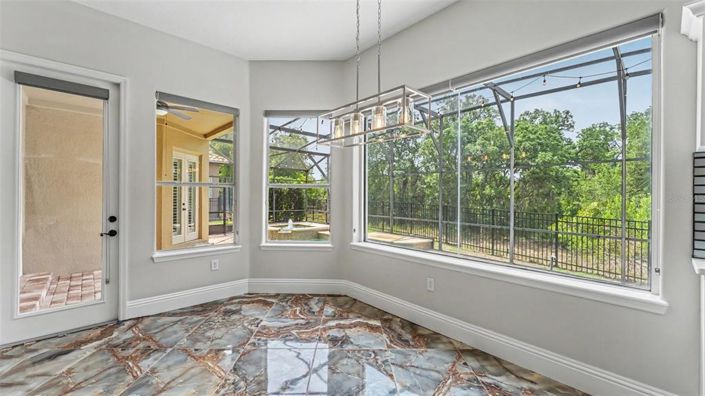Image No.13-6 Bed Property for sale