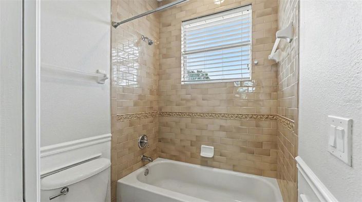 Image No.28-6 Bed Property for sale