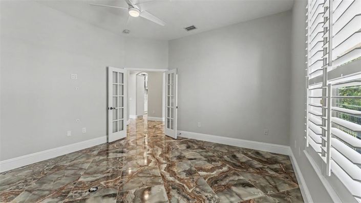 Image No.56-6 Bed Property for sale