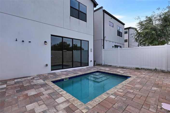 Image No.29-4 Bed Property for sale
