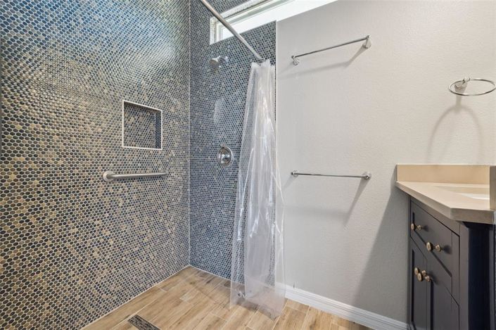 Image No.48-4 Bed Property for sale