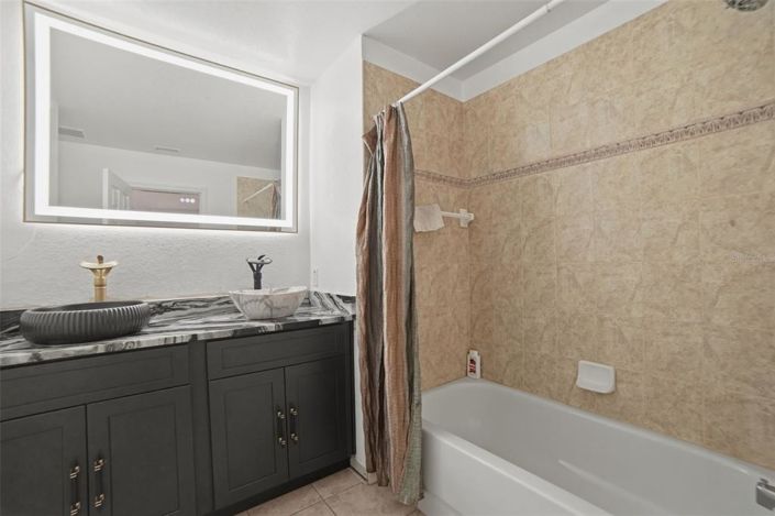 Image No.20-5 Bed Property for sale