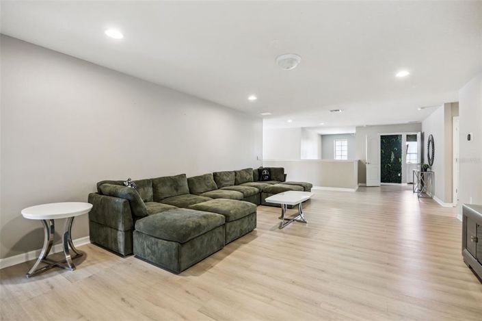 Image No.13-8 Bed Property for sale