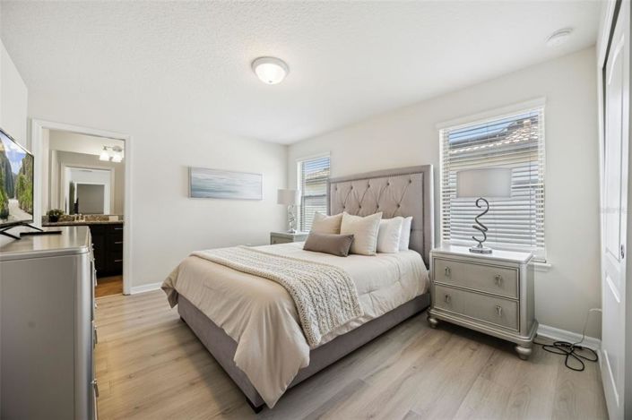 Image No.19-8 Bed Property for sale