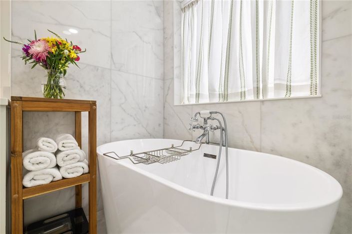 Image No.50-4 Bed Property for sale