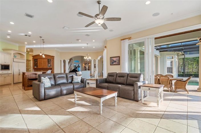 Image No.32-6 Bed Property for sale